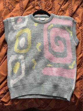 Gray Knit Sleeveless Crewneck Sweater with Pink & Yellow Abstract Accents
